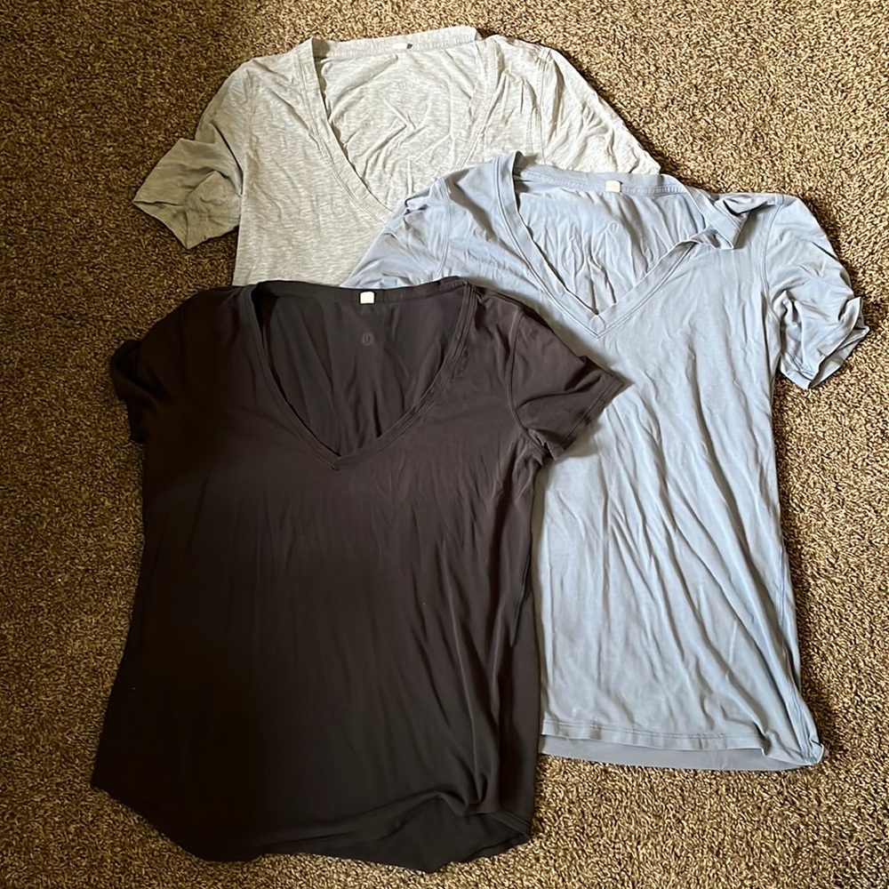 Lot of 3 Lululemon Love V Neck T-Shirts Sz 6 EUC Gray Blue Black